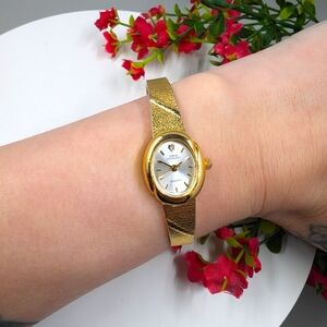 Sarah Coventry Signed Vintage Gold Plated Minimalist Style Watch